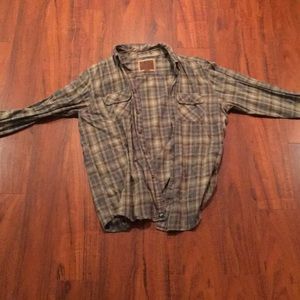 Men’s flannel style shirt